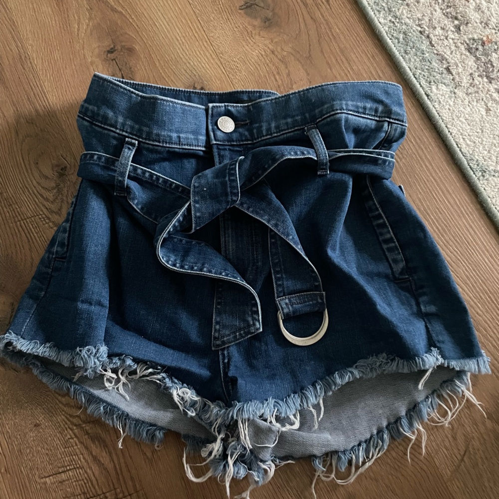 Belted high rise shorts